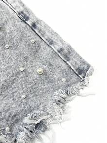 SHEIN Quần short denim nữ thời trang năng động, phong cách đường phố, đính đinh tán và tua rua, chất liệu denim bạc màu. - Màu Xám nhạt - Xem 4