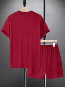Manfinity Homme Setelan Kasual Sehari-hari Pria: Kaos Lengan Pendek Kerah Bulat Warna Polos dan Celana Pendek - Merah - View 2