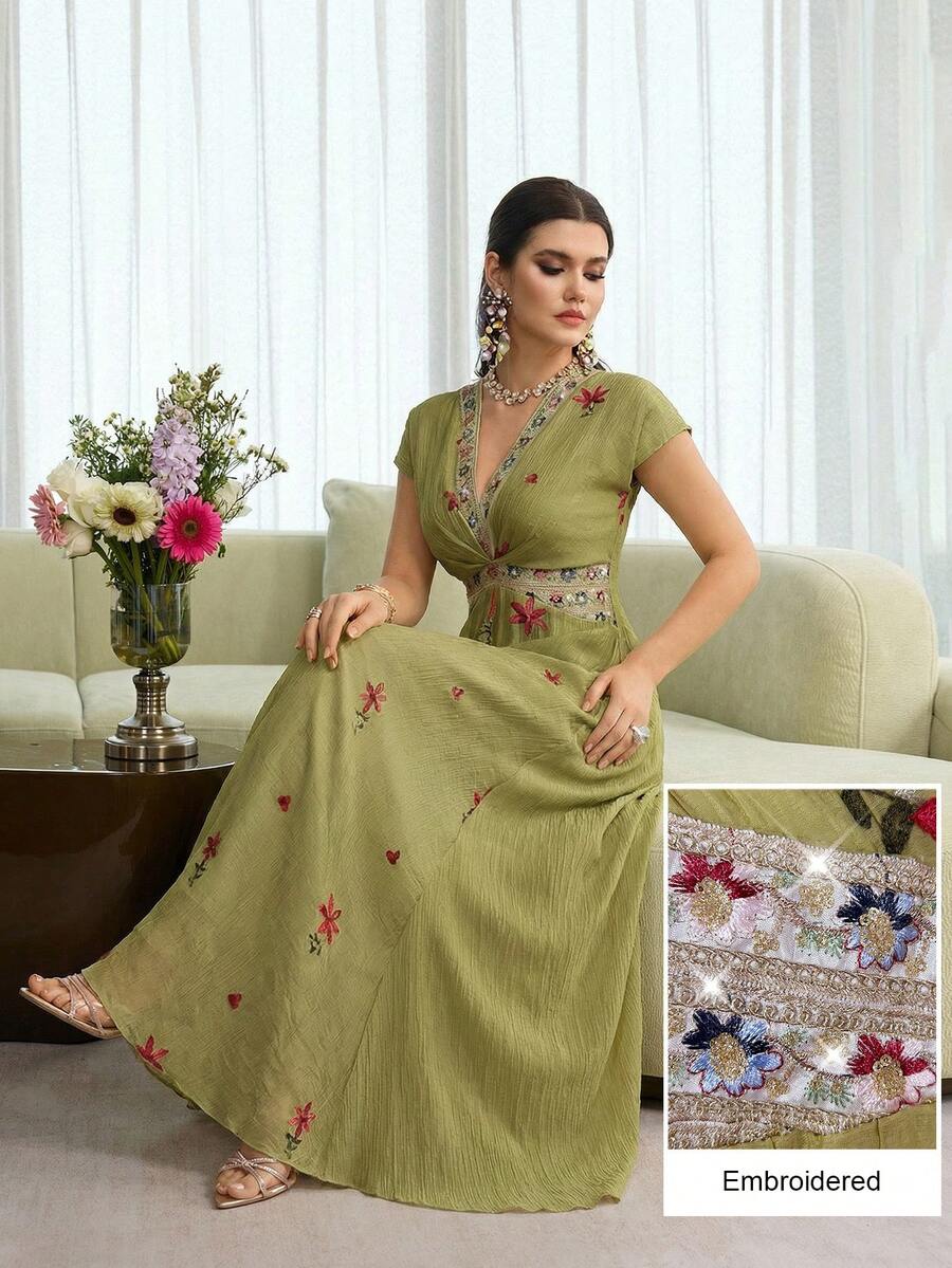 Al Najma Gaun Elegan Wanita Model Mengembang dengan Leher V dan Pinggang Ramping, Bordir - MultiWarna - View 1