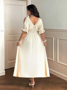 Vionelle Robe courte à manches courtes, col en V, texturée et brillante, en dentelle ajourée, pour femmes grandes tailles, collection Printemps/Été 2026. Convient pour les mariages, événements, rendez-vous et sorties - Nude - Voir 2