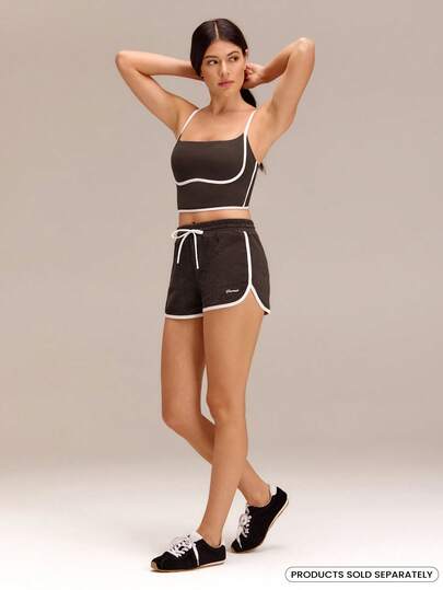 GLOWMODE شورت خارجي يومي كاجوال مع تطريز على الجيب الخلفي، حاشية ملونة، وخامة ناعمة ماصة للعرق مناسبة للاستخدام اليومي والأنشطة الخارجية