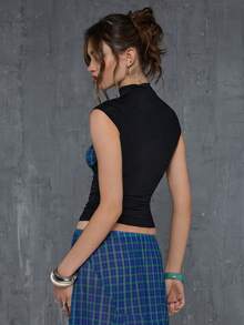 COUREZ 透视短袖修身镂空网纱内衬上衣 / Y2K 夏季女装 黑色镂空短袖上衣 外出穿搭 音乐节穿搭 演唱会穿搭 夏季上衣 夏季女装 春季女装 - 彩色 - 查看 3