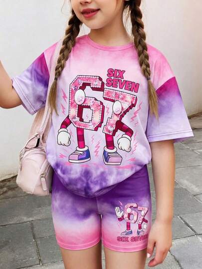 Bộ đồ mùa hè cho bé gái tuổi teen, kiểu dáng thường ngày, sành điệu, màu hồng và tím nhuộm tie-dye, in hình số "67" gồm áo thun ngắn tay và quần short.