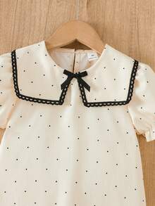 女童杏色和黑色波点印花连衣裙，配以优雅蕾丝领、荷叶边下摆、蝴蝶结装饰和泡泡袖，适合日常穿着，甜美可爱，也适合度假和夏季穿着。 - 杏色 - 查看 12