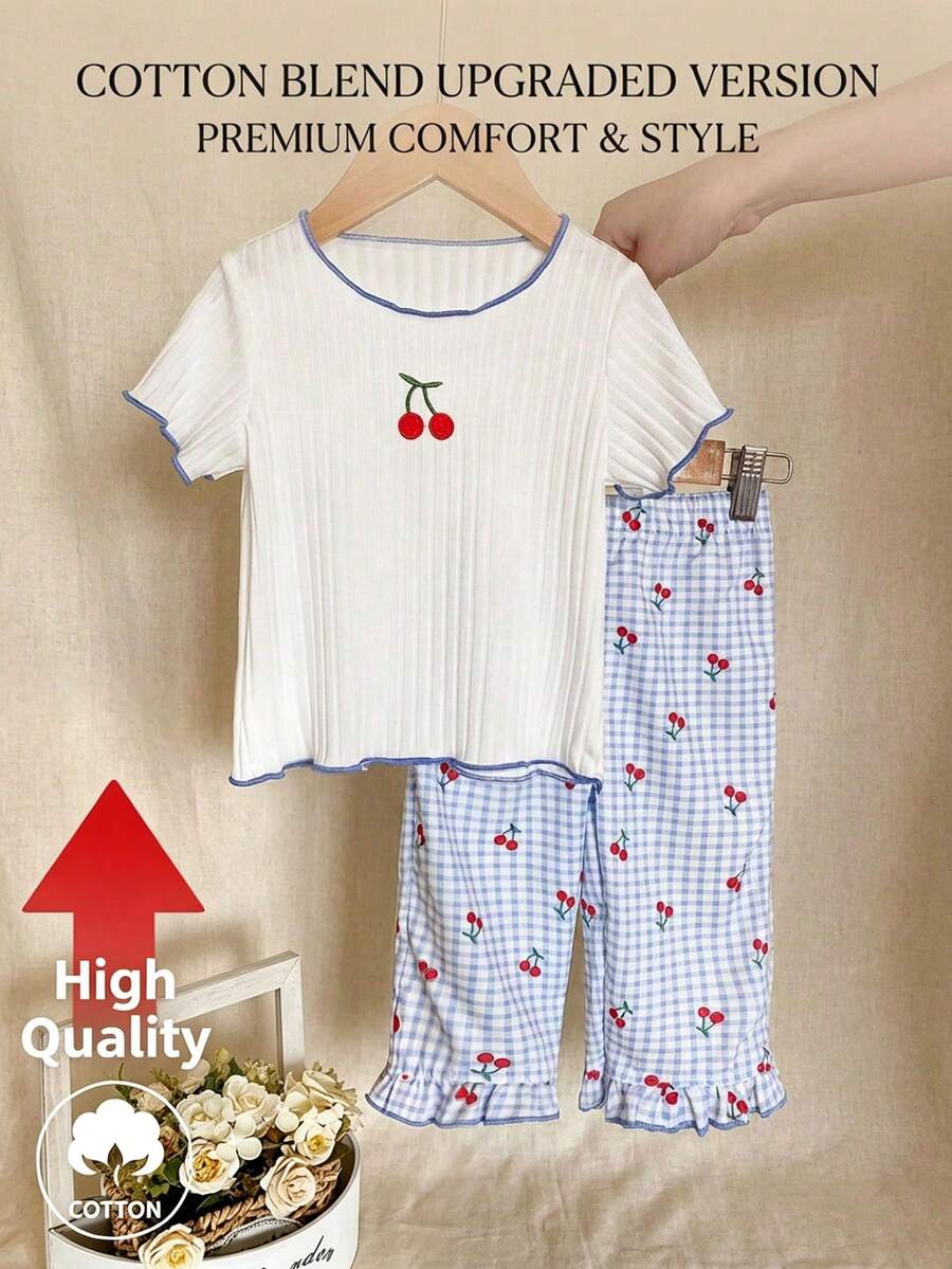SHEIN Playful Pals 2件套女婴幼儿/新生儿0-3岁春夏可爱图案条纹针织樱桃刺绣短袖T恤和格子裤套装 - 藍色 - 查看 1