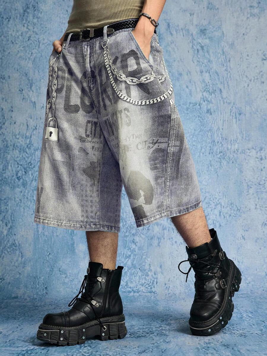 ROMWE MEN Street Life Quần short denim nam phong cách thường ngày đường phố, họa tiết dây xích và chữ cái, thích hợp cho mùa hè. - Màu xanh lam - Xem 1