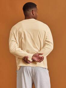 Musero Camiseta básica de manga larga y cuello redondo oversize para hombre, ideal para crear un armario cápsula y para capas en primavera y verano - Amarillo claro - Ver 2