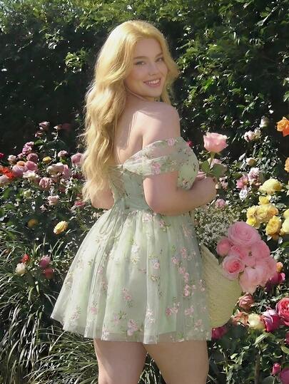 SHEIN MOD Vestido corto con hombros descubiertos, de talla grande, con malla bordada