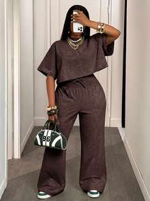 SHEIN Slayr 2025春夏新款休闲街头浅绿色宽松圆领短袖露脐T恤+系带阔腿裤女两件套，适合日常出行、返校、毕业季等场合。 - 棕色 - 查看 1