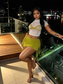 Slaydiva 2026春夏新款休闲街头风修身网纱印花荷叶边短袖上衣+仿针织侧边流苏拼接半裙女装两件套。适合日常穿着、约会、情人节、度假、旅行、机场穿搭、早午餐穿搭、派对、性感街头风，Y2K-B - 綠色 - 查看 3