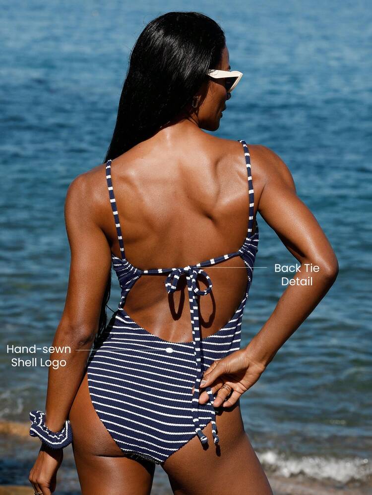 Traje de baño de una pieza con tiras, espalda abierta y copas resistentes al cloro, ideal para vacaciones y uso casual en verano