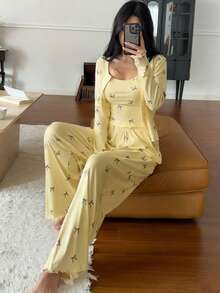 DAZY Conjunto de pijama de mujer con estampado de moños en la camiseta y los pantalones, 3 piezas - Amarillo - Ver 5