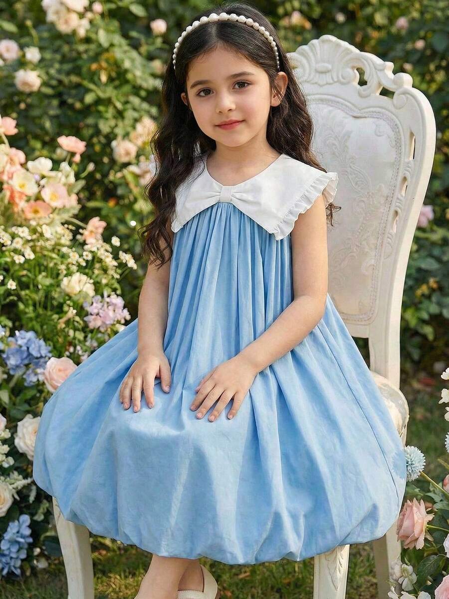 SHEIN Đầm hè không tay màu xanh nhạt cho bé gái, cổ Peter Pan xếp ly màu trắng và điểm nhấn nơ. - Xanh và trắng - Xem 1