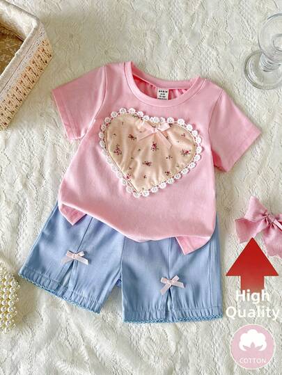 SHEIN Playful Pals Set de 2 piezas de blusa con estampado floral y de corazón con moño y falda corta para niñas bebé, primavera/verano