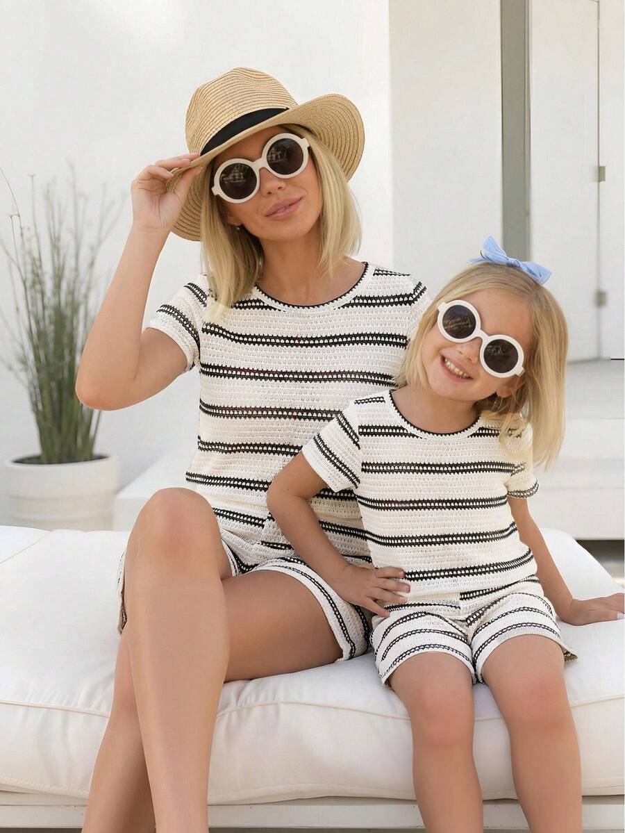 SHEIN Playful Pals 女嬰黑白條紋夏季休閒度假短袖圓領T恤與鬆緊腰短褲套裝，柔軟面料旅行穿搭