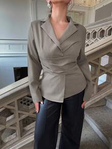 Jeta Ari 女士休闲优雅仿亚麻收腰西装外套 / 女士棕灰色亚麻修身收腰西装外套 / 秋冬女装 / 返校季 / 返校节 / 商务休闲女装 / 复古风女装 / 办公室女装 / 穿搭 / 女士社交西装外套 / 修身褶裥西装外套 / 女士优雅西装外套 - 卡其色 - 查看 4