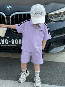 SHEIN Little Byeori 两件套男童休闲舒适日常学院风简约时尚字母印花短袖Polo衫及口袋短裤套装，适合春夏季节日常穿着、运动、郊游、上学、聚会、度假、拍照、返校季等场合。 - 淡紫色 - 查看 4