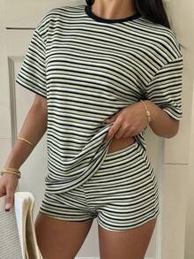 SHEIN EZwear 女士夏季休闲度假通勤撞色条纹印花宽松落肩T恤和短裤套装 - 橄欖綠 - 查看 2