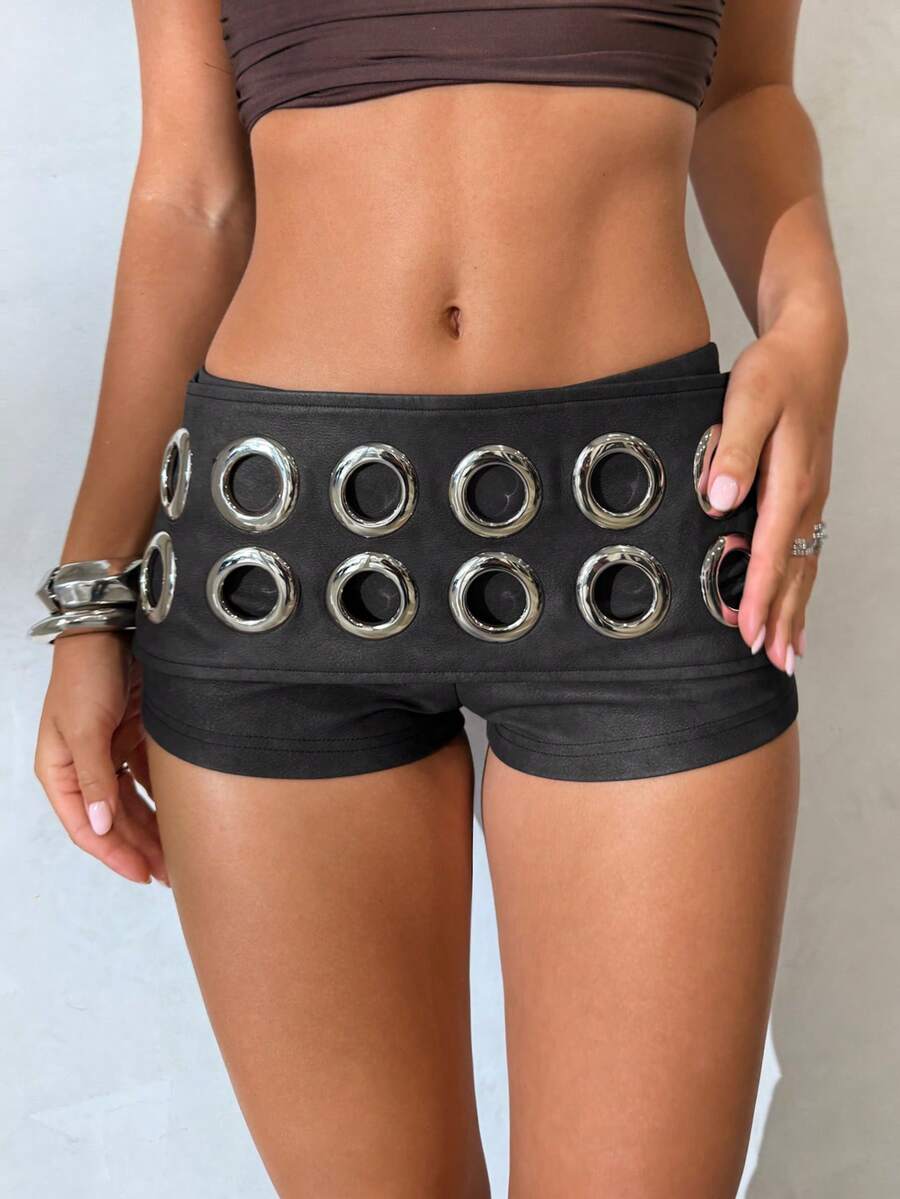 Aloruh Quần short nữ siêu ngắn cạp trễ gợi cảm dành cho lễ hội âm nhạc, có đinh tán, nhuộm tie-dye, chất liệu da PU, màu đen. - màu đen - Xem 1