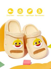 BABY SHARK X SHEIN Dép lê trẻ em màu be nhạt hình cá hoạt hình dễ thương cho bé gái và bé trai, đế chống trượt, nhanh khô, chất liệu EVA nhẹ và bền, thích hợp sử dụng trong nhà, phòng tắm, sân chơi, hồ bơi, bãi biển, ngoài trời, unisex. - Màu be - Xem 2