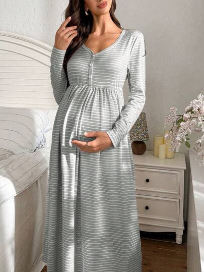 Moonlight&Mama Áo ngủ bà bầu tay dài cổ chữ V in họa tiết kẻ sọc, cài cúc, kiểu dáng thường ngày.