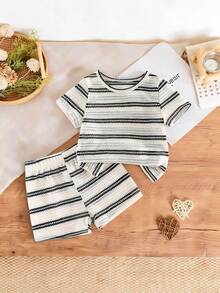 SHEIN Playful Pals 女嬰黑白條紋夏季休閒度假短袖圓領T恤與鬆緊腰短褲套裝，柔軟面料旅行穿搭 - 黑與白 - 查看 5