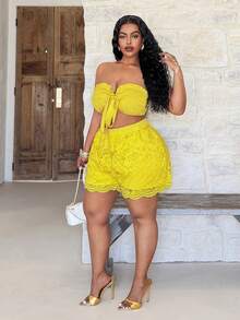 Slaydiva Bộ đồ nữ màu vàng 2 mảnh gồm áo crop top không dây xếp ly và quần short ren xếp lớp cạp chun cho mùa hè, thích hợp cho đi làm và dạo phố, tiệc sinh nhật, lễ tốt nghiệp, học sinh, đi chơi hàng ngày, phối đồ đa năng, giải trí, kỳ nghỉ, du lịch biển, tắm nắng, hợp xu hướng, công sở thường ngày, tối giản và thoải mái. - Màu vàng - Xem 5