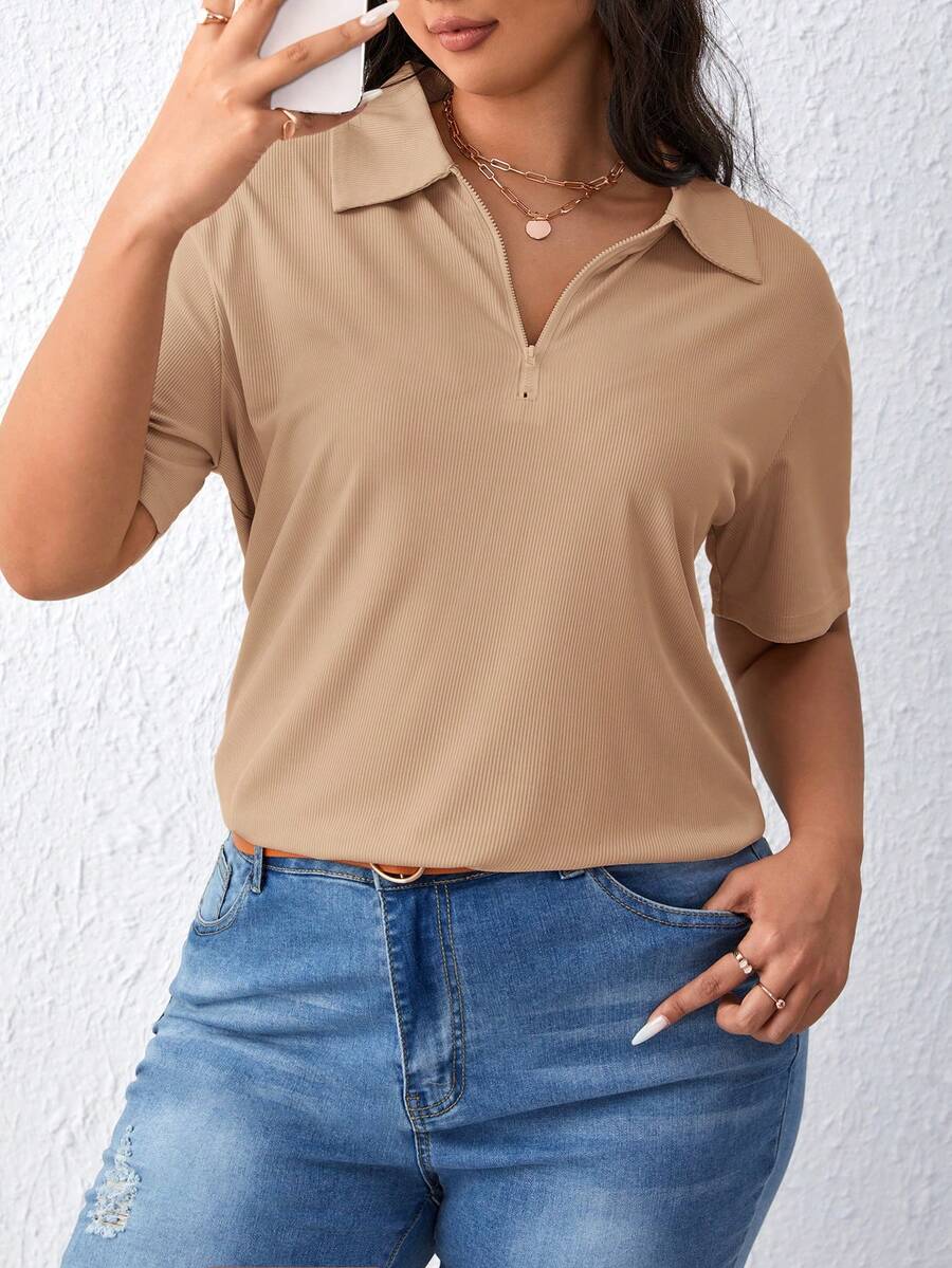 SHEIN Essnce Camiseta de manga corta acanalada con cremallera y media cartera de unicolor para mujer de talla grande - Caqui - Ver 1