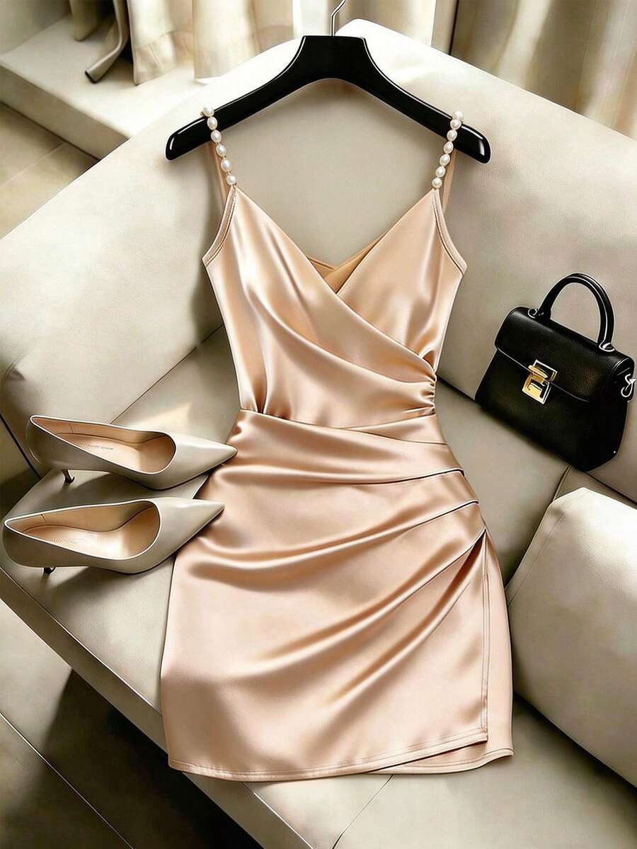 GlowEve 女士优雅吊带V领缎面连衣裙，饰有珍珠，不对称下摆 - 香檳色 - 查看 1