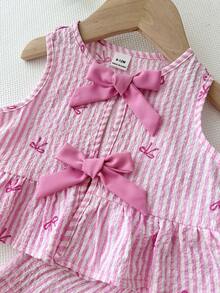 SHEIN Conjunto de 2 piezas de camiseta de tirantes con estampado de rayas y lazo, y shorts de cintura elástica, para niña, estilo lindo de vacaciones de verano - Rosa - Ver 4