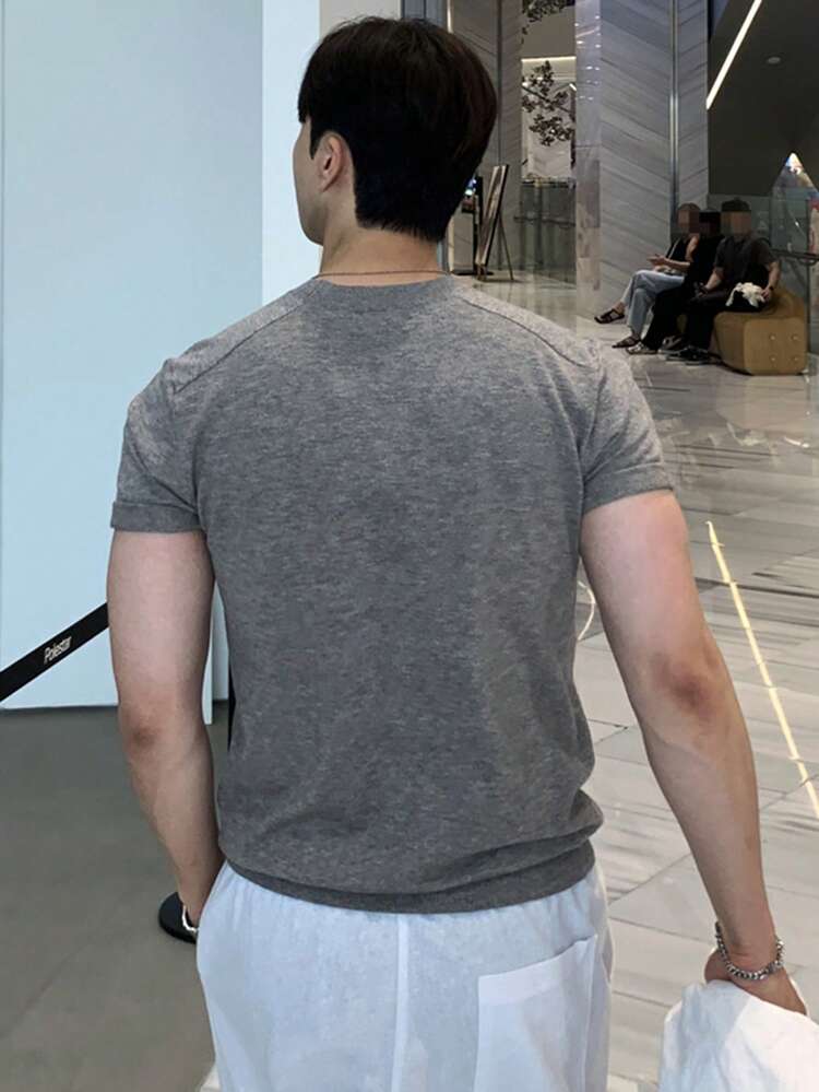 Men's Solid Gray Fitted Knit Top, Short Sleeve