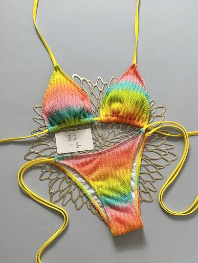 Swim Basics Conjunto de bikini sexy de 2 piezas (sujetador triangular de aro y Bottom con lazos laterales) con estampado floral texturizado Dopamine para mujer, primavera/verano