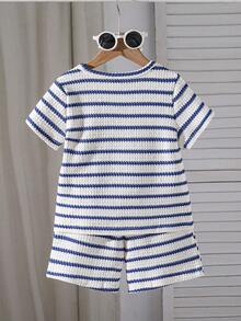 SHEIN Playful Pals Set de 2 piezas de camiseta de manga corta y pantalones cortos a rayas de waffle para niños en verano - Azul y blanco - Ver 2