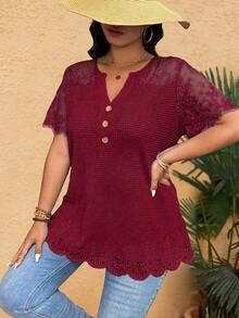 EMERY ROSE Kaos Ukuran Besar Warna Burgundy Musim Panas Smart Casual Sehari-hari Leher V Berbahan Kain Waffle dengan Hiasan Renda, Atasan Rajut Lengan Pendek Semi-Transparan dengan Dekorasi Kancing Kayu - Burgundy - View 6