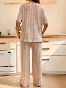 SHEIN Ensemble 2 pièces décontracté, Top à manches courtes col rond en tricot côtelé de couleur unie et short, pour femme enceinte - Kaki - Voir 2