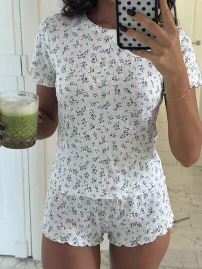 SHEIN Teen Girls Ditsy Floral Round Neck T-Shirt And Shorts Pajama Set, Casual Loungewear