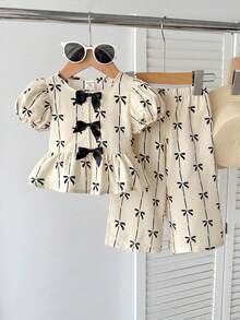 SHEIN 女婴蝴蝶结印花休闲时尚圆领泡泡袖上衣和裤子套装 - 米色 - 查看 6