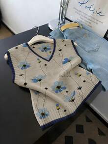 SHEIN LUNE 春夏新品：简约休闲舒适，居家休闲皆宜 灰色和蓝色碎花随机印花 V 领无袖大码女式针织套头衫 - 杏色 - 查看 5