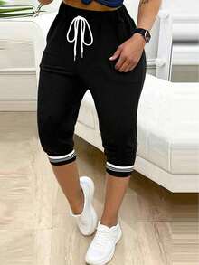 Plus Size Women Heart Print Tie Waist Capri Pants - Black - View 3
