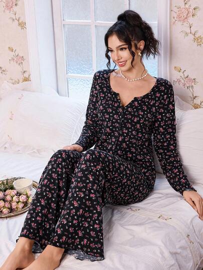 Elorette Bộ đồ ngủ nữ họa tiết hoa nhí cổ chữ V gồm áo khoác cardigan và quần dài.