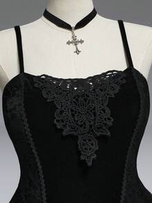 ROMWE Goth 大码女式哥特式天鹅绒撞色蕾丝吊带裙 - 黑色 - 查看 3