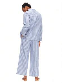 Set Piyama Pria REST ERA dengan Logo Merek Huruf Merah dan Cetakan Kontras, Katun Biru & Putih Bergaris (3pcs) - MultiWarna - View 2