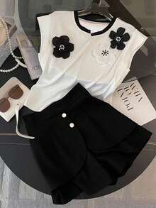GlowEve Women 3D Floral Decor T-Shirt And Skorts Casual 2-Piece Set - Black and White - View 1