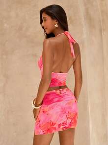 SHEIN Glamour 两件套粉色印花露肩吊带无袖上衣搭配不对称迷你裙，尽显优雅气质，适合锐舞派对、街头风、演唱会、夜店、约会、生日等各种场合，是派对必备、基础款、外出休闲的理想之选。 - 彩色 - 查看 2