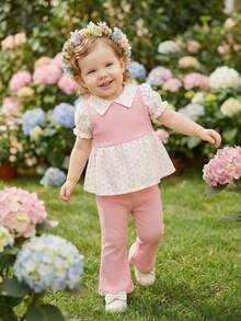SHEIN Playful Pals 2026春夏新款时尚假日女童两件套，采用优质面料制成，饰有俏皮的波点图案，荷叶边领泡泡袖上衣搭配喇叭裤，适合户外探险，让孩子们在阳光下自由奔跑；也适合休闲运动和优雅派对，让小公主在任何场合都成为众人瞩目的焦点。 - 粉色 - 查看 12