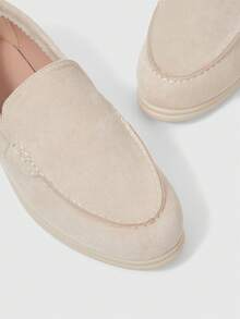 Sleekvia Women's French-Style, Vintage, Old-Money-Inspired, Soft-Sole, Minimalist, Elegant, Rounded-Toe, Business-Ready, Versatile, Comfortable, Flat, Loafer Shoes. - Off-white - View 4