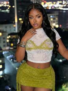 Slaydiva 2026春夏新款休闲街头风修身网纱印花荷叶边短袖上衣+仿针织侧边流苏拼接半裙女装两件套。适合日常穿着、约会、情人节、度假、旅行、机场穿搭、早午餐穿搭、派对、性感街头风，Y2K-B - 綠色 - 查看 1