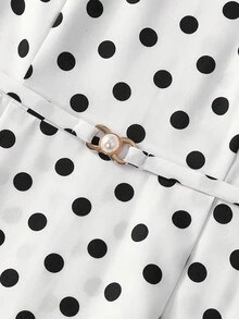 GlowEve 夏季新品：通勤连衣裙、度假连衣裙、波点图案、腰带装饰、露肩设计、珍珠领饰、A字廓形。这款法式时尚单品融合了度假风情和复古优雅，采用A字剪裁，黑白撞色设计，适合约会、休闲、通勤等各种场合。 - 黑與白 - 查看 4