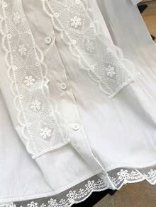 Resyla 優雅白色編織布女款襯衫，附領口、泡泡袖與精緻植物刺繡 - 白色 - 查看 3