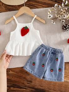 Cozy Pixies Bộ đồ 2 món dễ thương cho bé gái gồm áo hai dây và quần short denim họa tiết dâu tây. - trắng - Xem 7